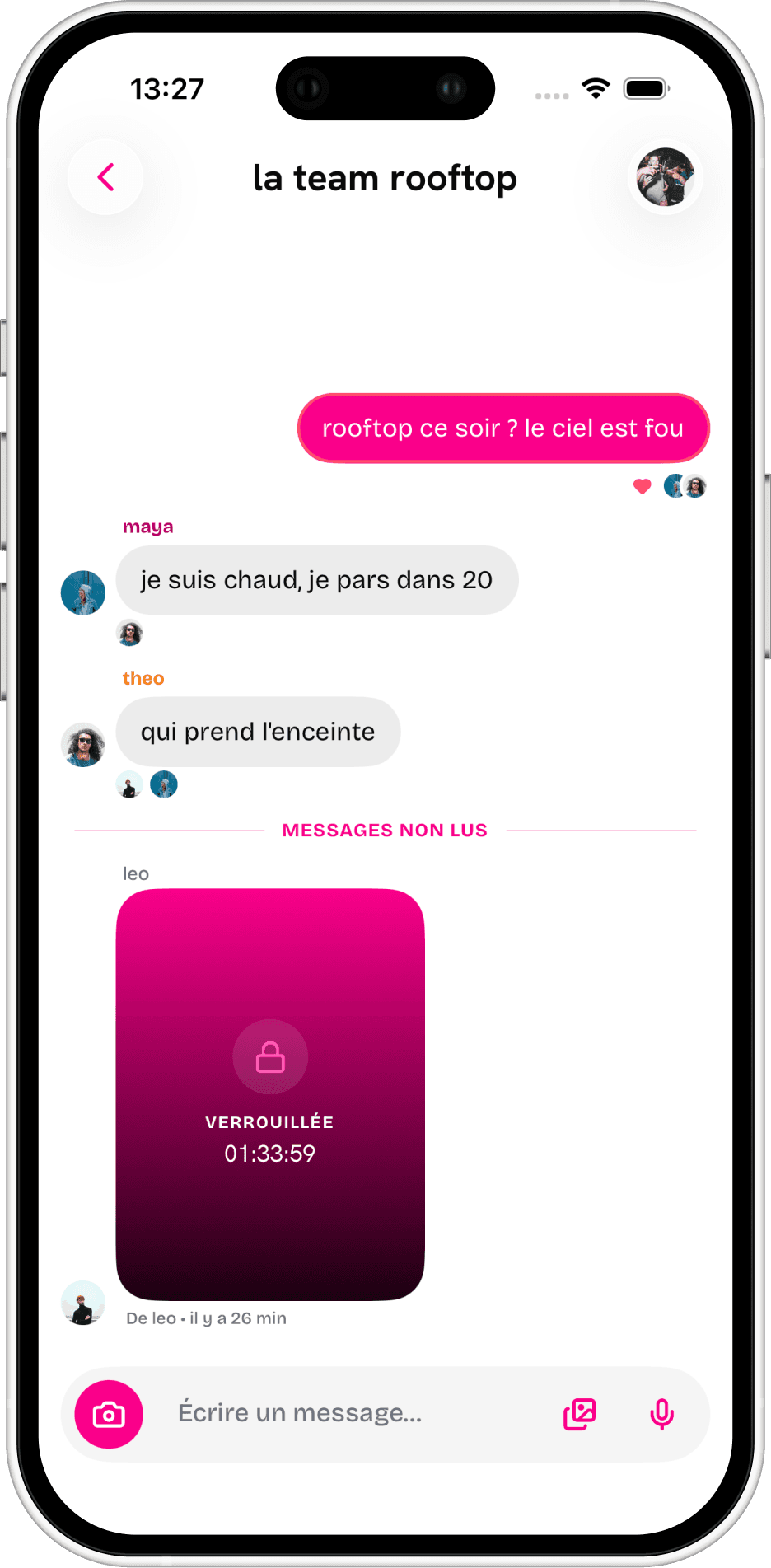 Une conversation de groupe avec une caps verrouillée en attente